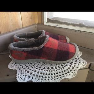 NEW size 8.5 Keens HOWSE SLIDE-ON SANDALS